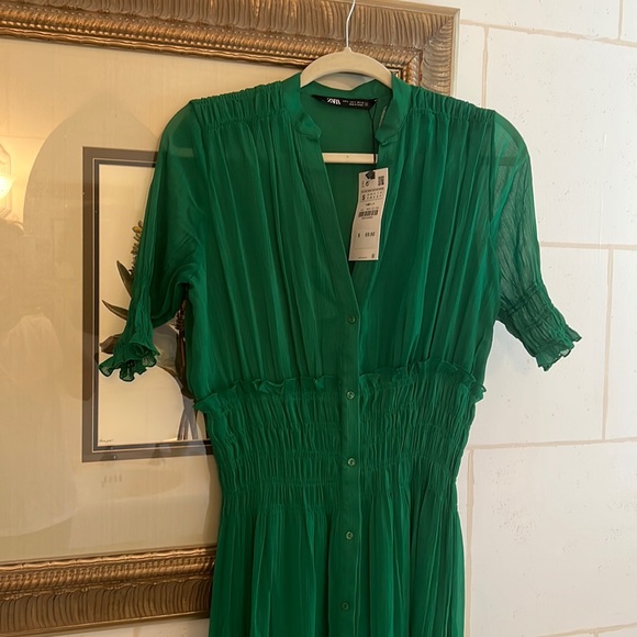 Zara - Picture 1 of 4